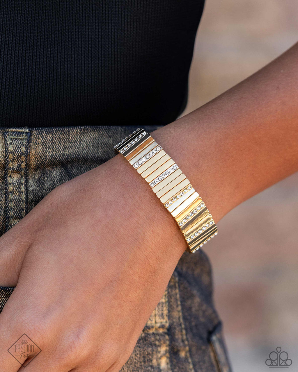 Paparazzi Linear Legend - Gold Bracelet