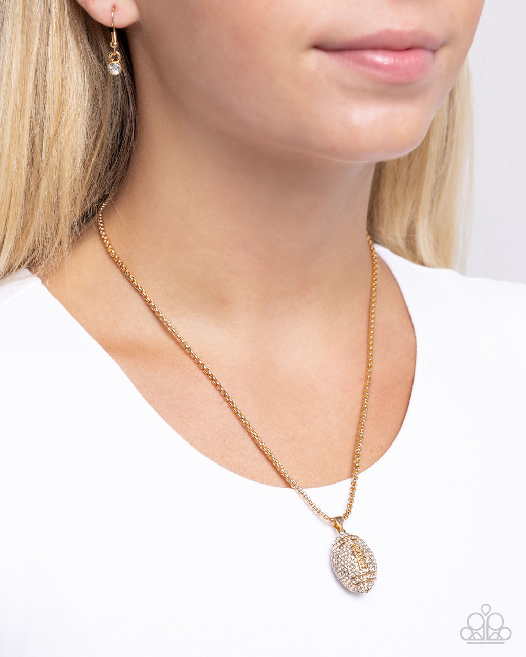 Paparazzi End Zone Elegance - Gold Necklace