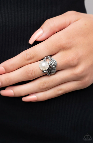 Paparazzi SELFIE-Made Millionaire - Silver Ring