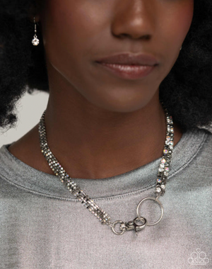 Paparazzi Chic Connection - Silver Necklace