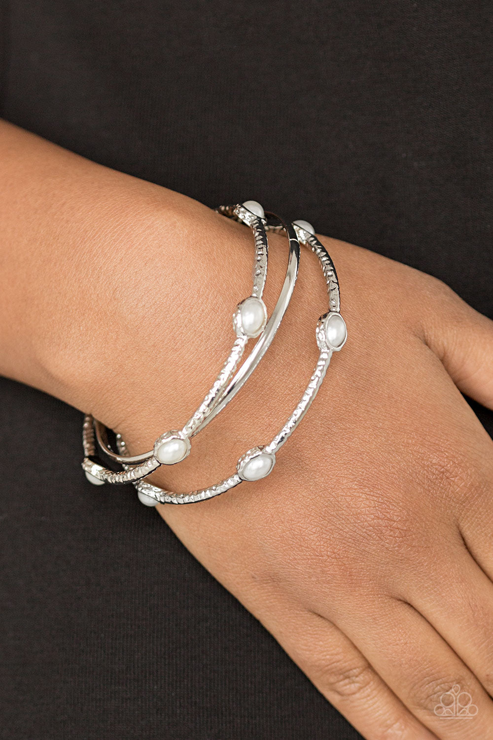 Paparazzi Bangle Belle - White Bracelet