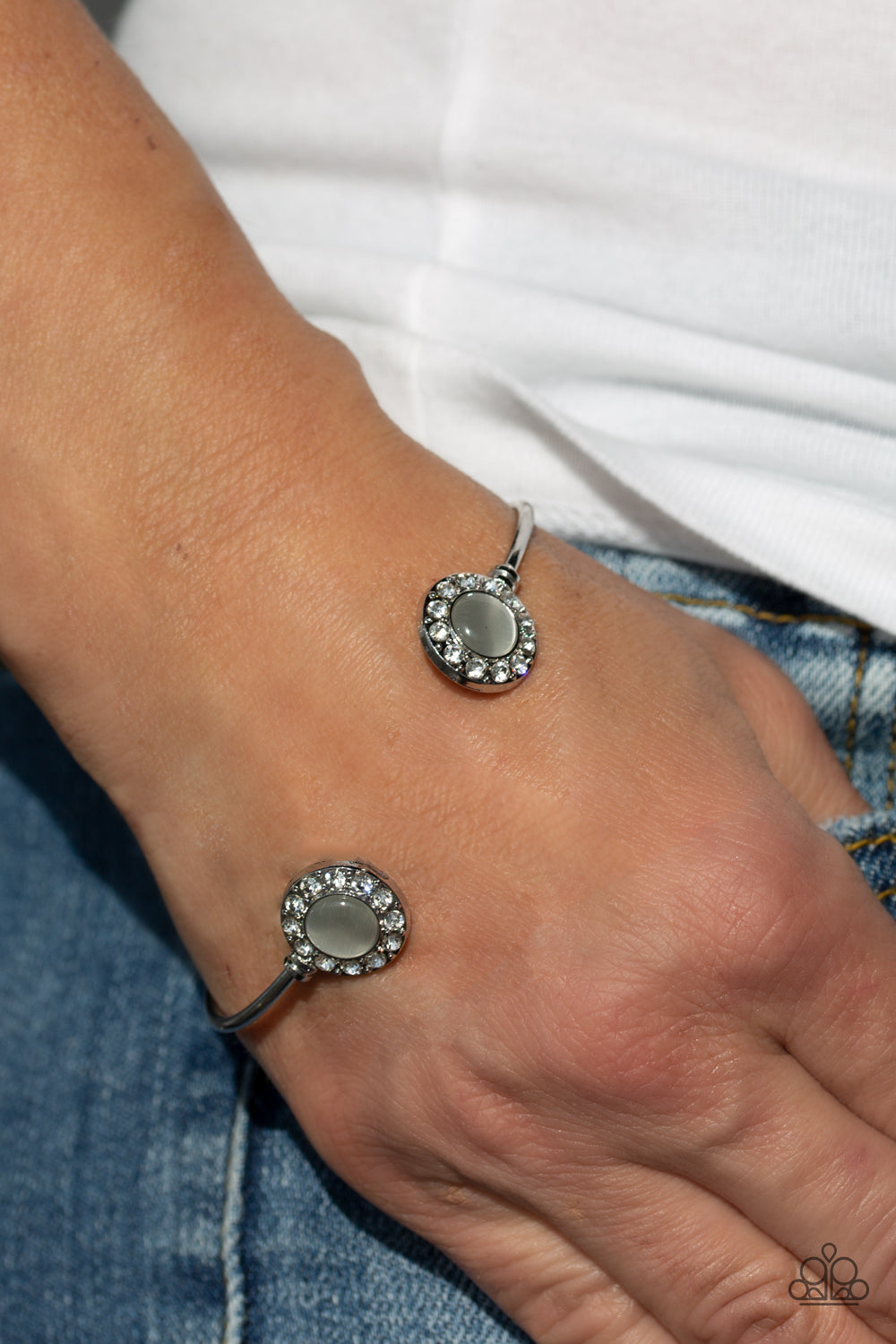 Paparazzi Instant Illumination - White Bracelet