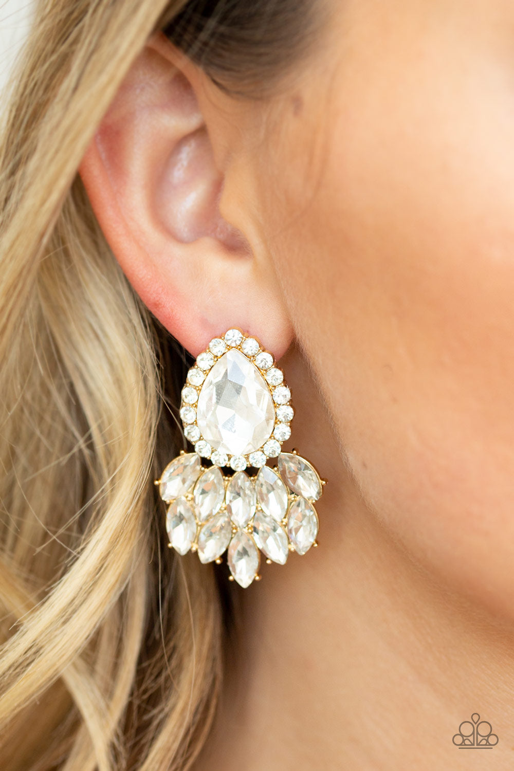 Paparazzi A Breath of Fresh HEIR - Gold Earrings