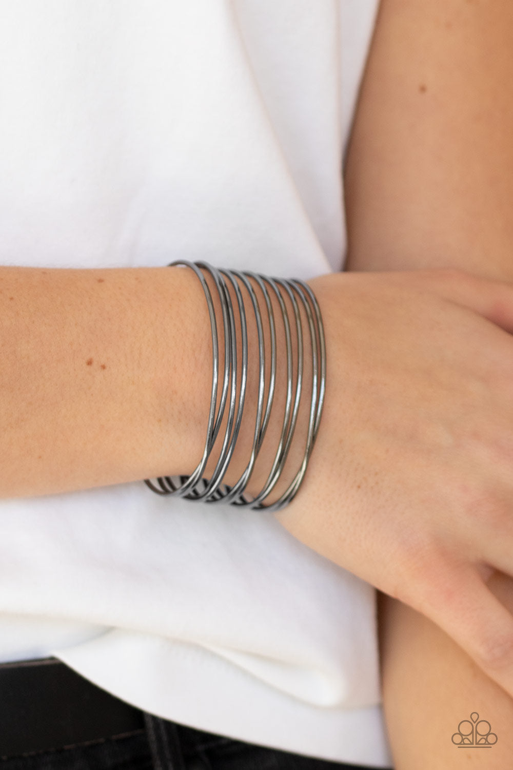 Paparazzi HAUTE Wired - Black Bracelet