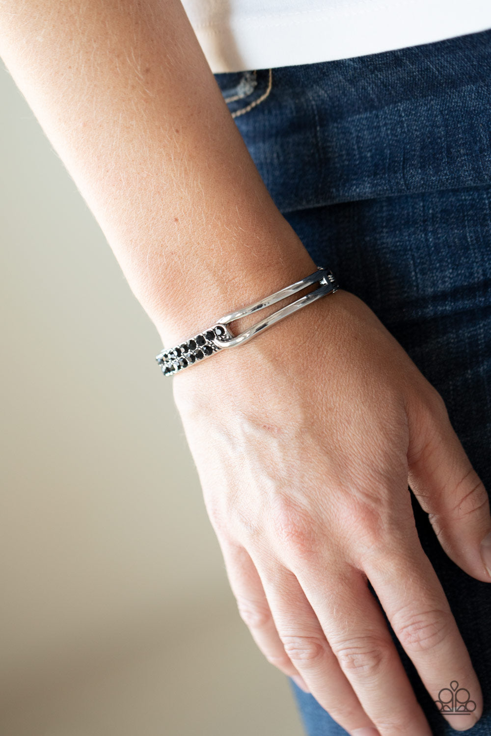 Paparazzi Freeze! - Black Bracelet