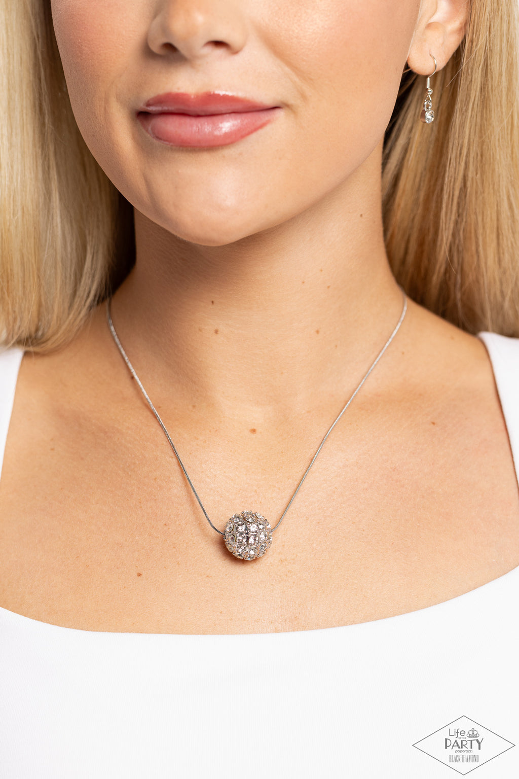 Paparazzi Come Out of Your BOMBSHELL - White Necklace