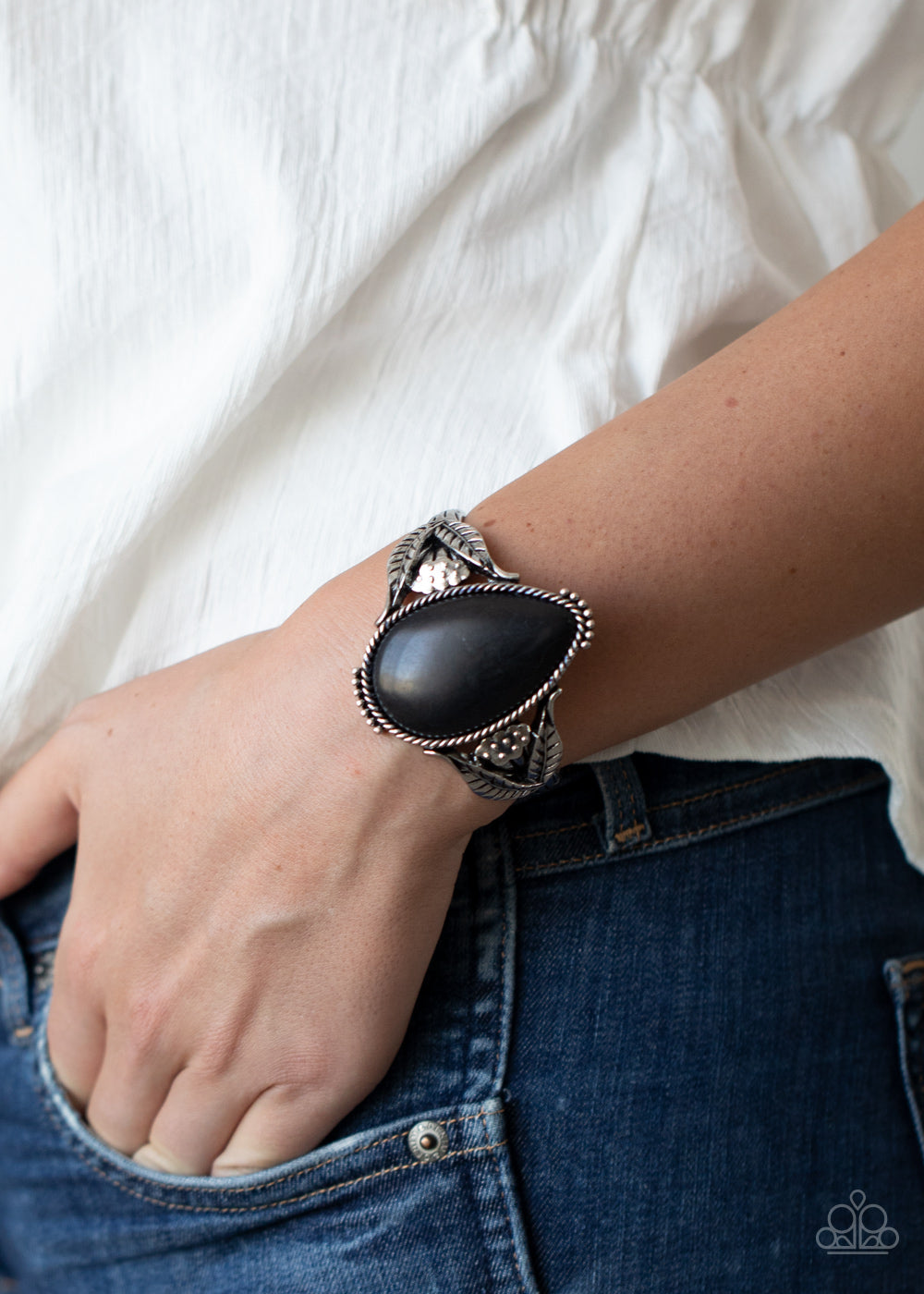 Paparazzi Blooming Oasis - Black Bracelet