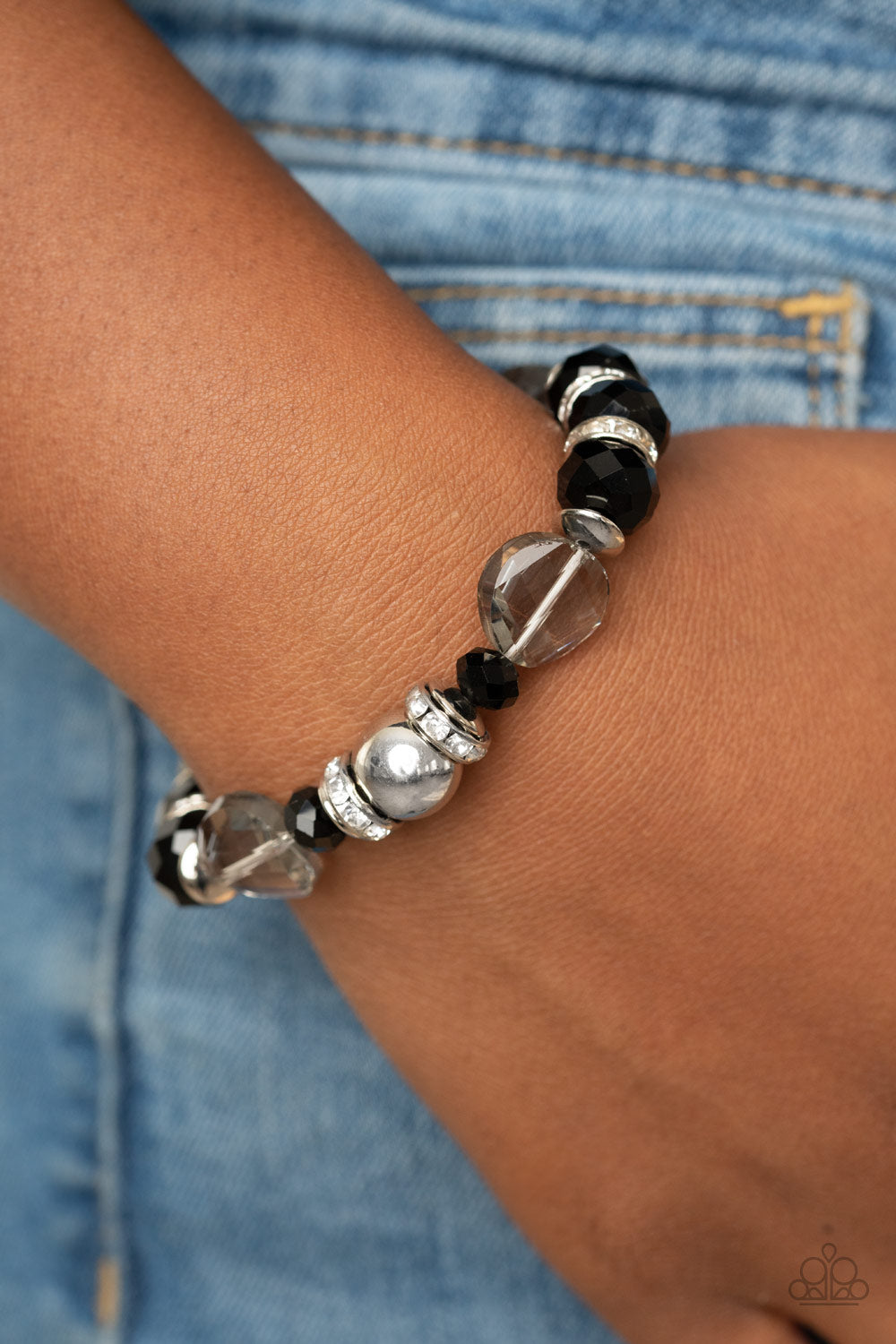 Paparazzi Treat Yourself - Black Bracelet