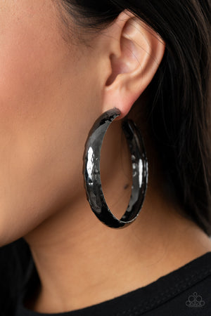Paparazzi Check Out These Curves - Black Earrings