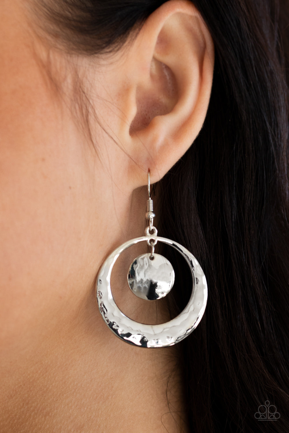 Paparazzi Rounded Radiance - Silver Earrings