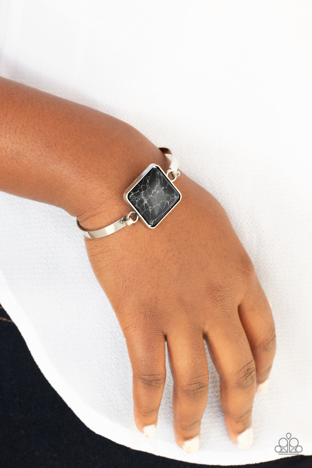 Paparazzi Turning a CORNERSTONE - Black Bracelet