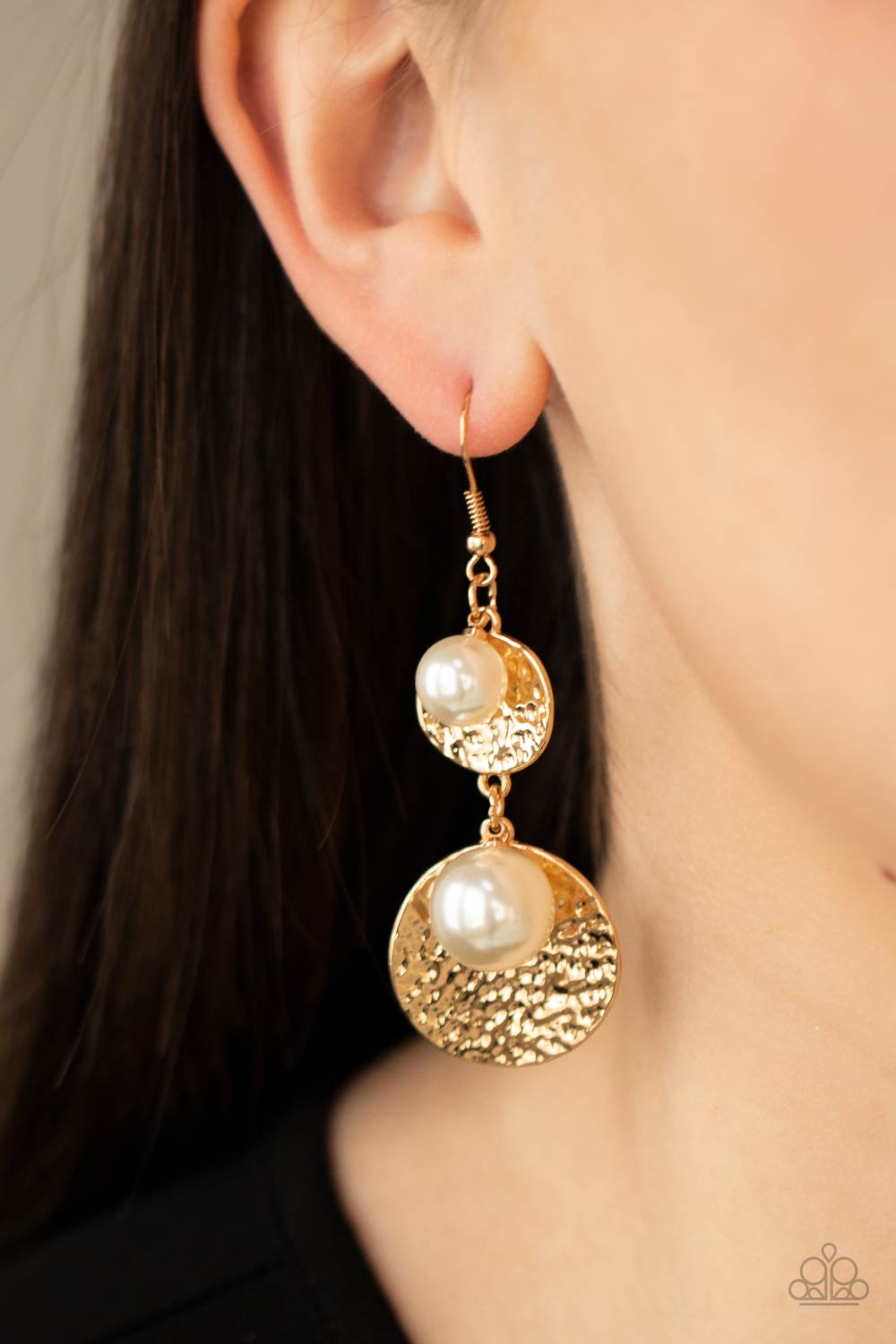 Paparazzi Pearl Dive - Gold Earrings