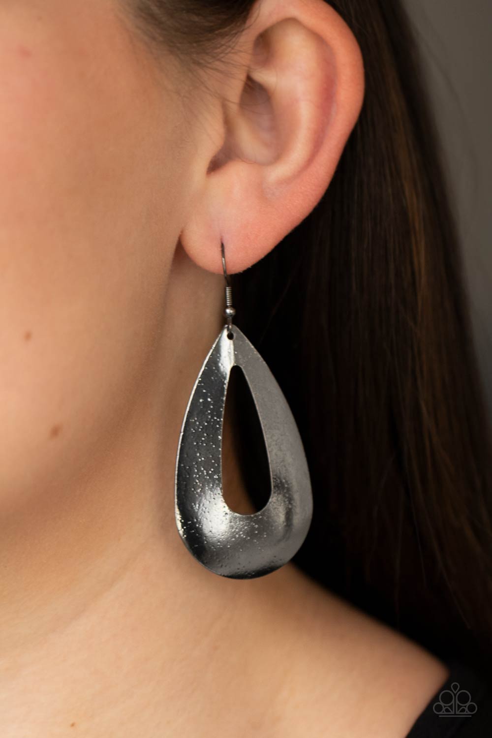 Paparazzi Hand It OVAL! - Black Earrings