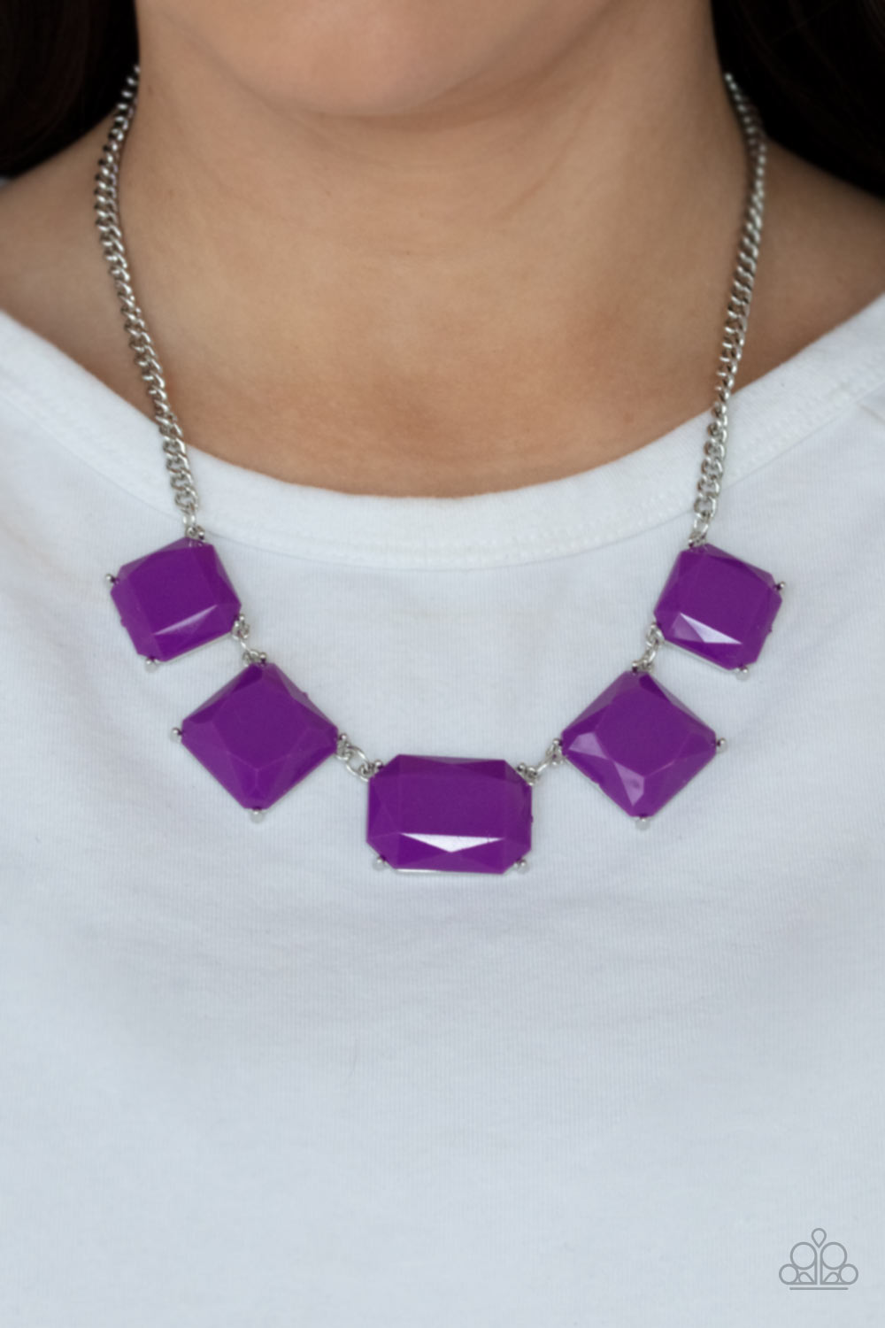 Varying in shape, faceted Amethyst Orchid acrylic frames delicately link below the collar, creating a vivacious display.