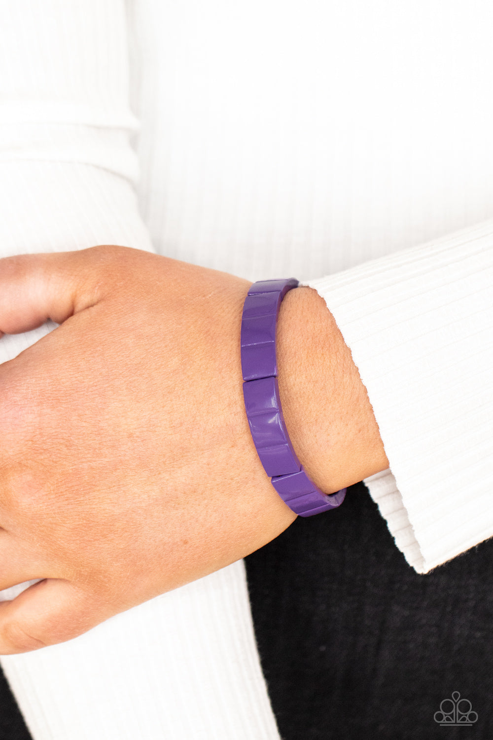 Metal rectangles painted in the spring Pantone® of Amethyst Orchid are threaded along stretchy bands