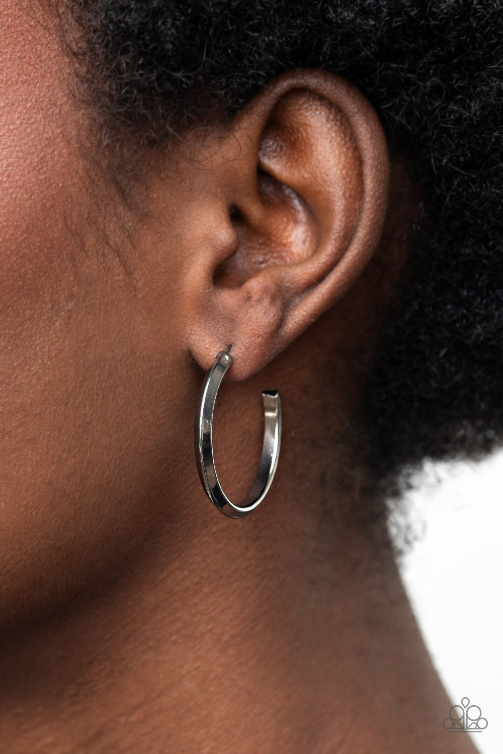  raised spine on a shiny gunmetal hoop 