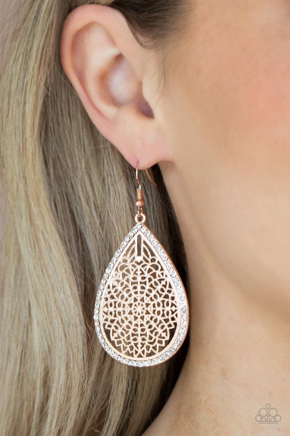 Bordered in dainty white rhinestones, the center of an oversized rose gold teardrop is filled with an airy floral pattern
