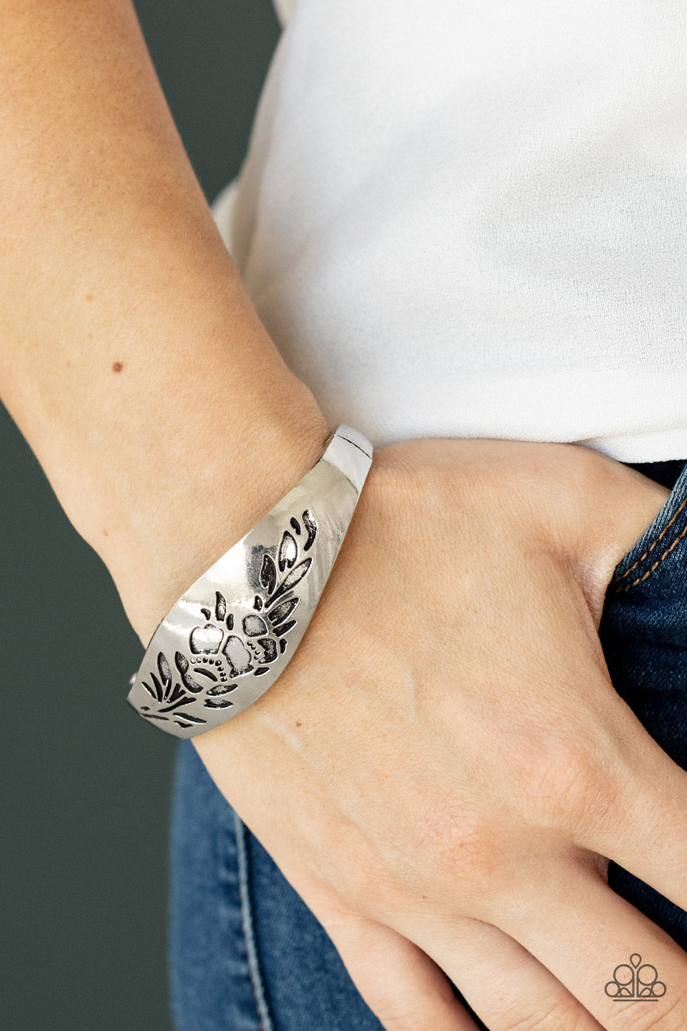 Paparazzi Fond of Florals - Silver Bracelet