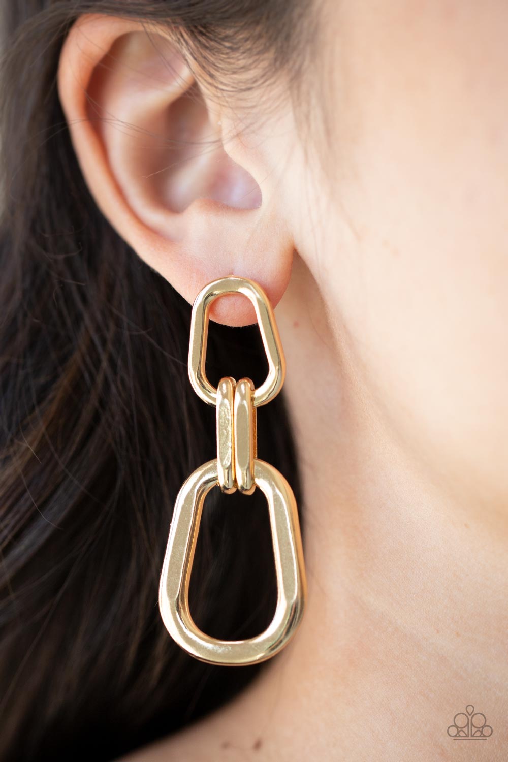 asymmetrical gold oval frames boldly link into an edgy lure,asymmetrical gold oval frames boldly link into an edgy lure