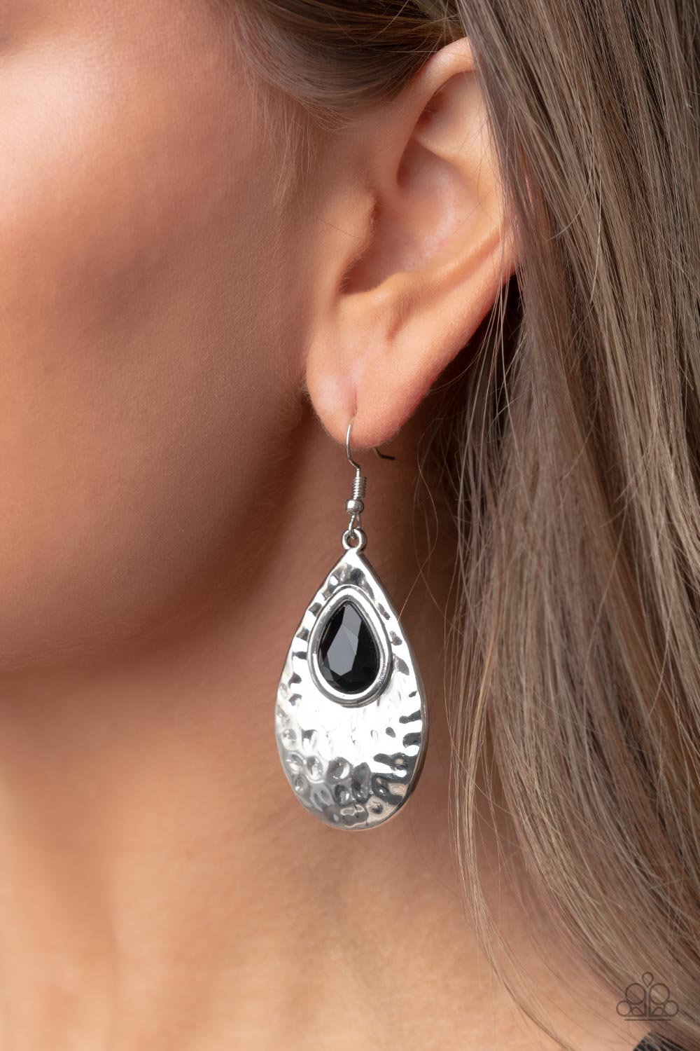 Paparazzi Tranquil Trove - Black Earrings