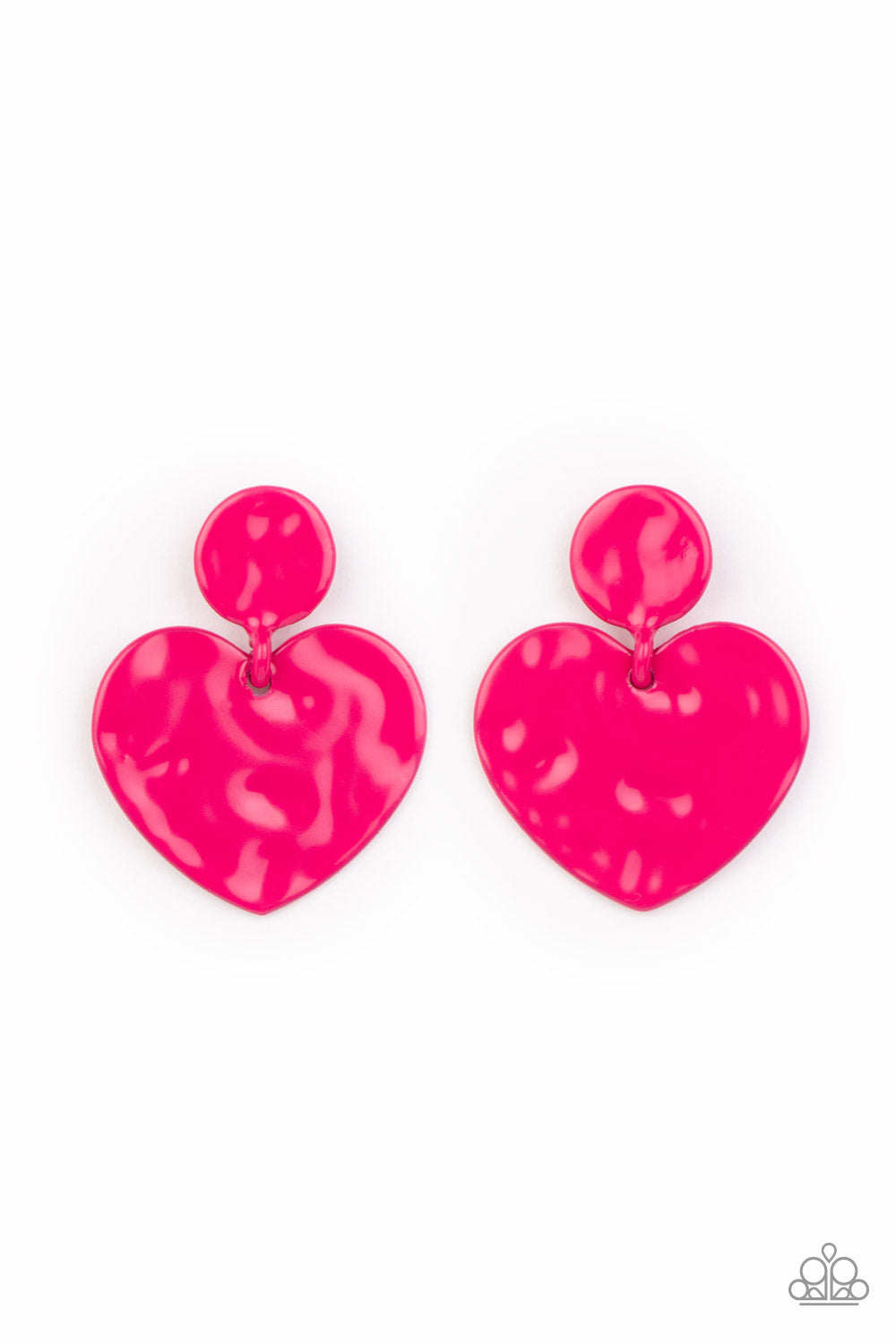 Painted in a glossy Fuchsia Fedora finish, a hammered disc gives way to a hammered heart frame 