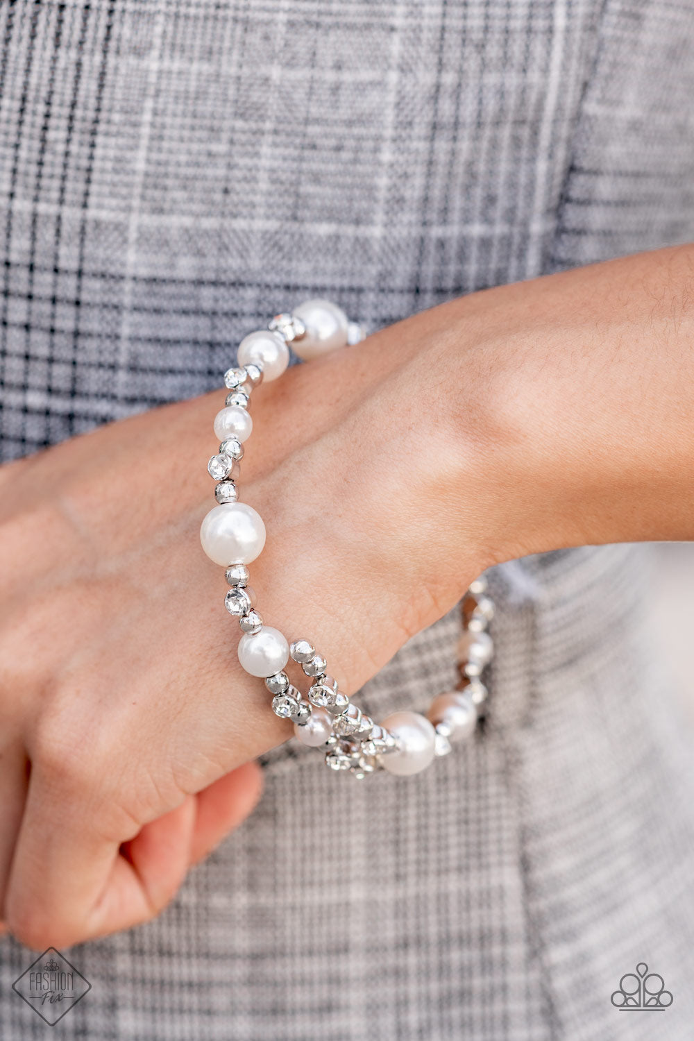 Paparazzi Chicly Celebrity - White Bracelet