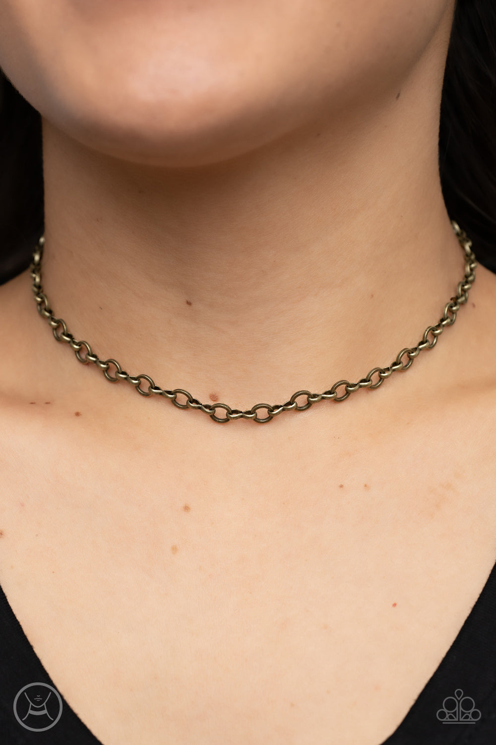 Paparazzi Keepin it Chic - Brass Choker