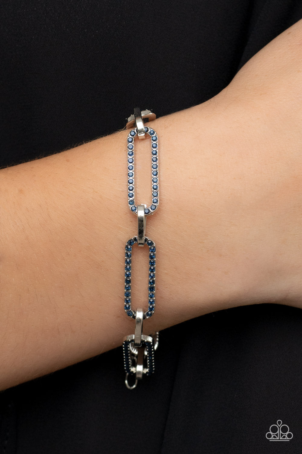 Paparazzi Still Not OVAL You - Blue Bracelet