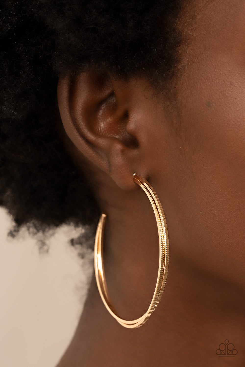 Paparazzi Monochromatic Curves - Gold Earrings