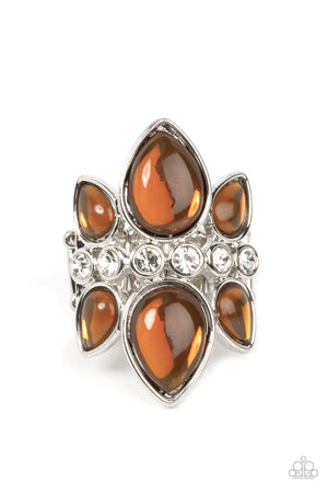 Crowns of glassy brown teardrop beads fan out from a center of glassy white rhinestones, coalescing into an ethereal centerpiece atop the finger