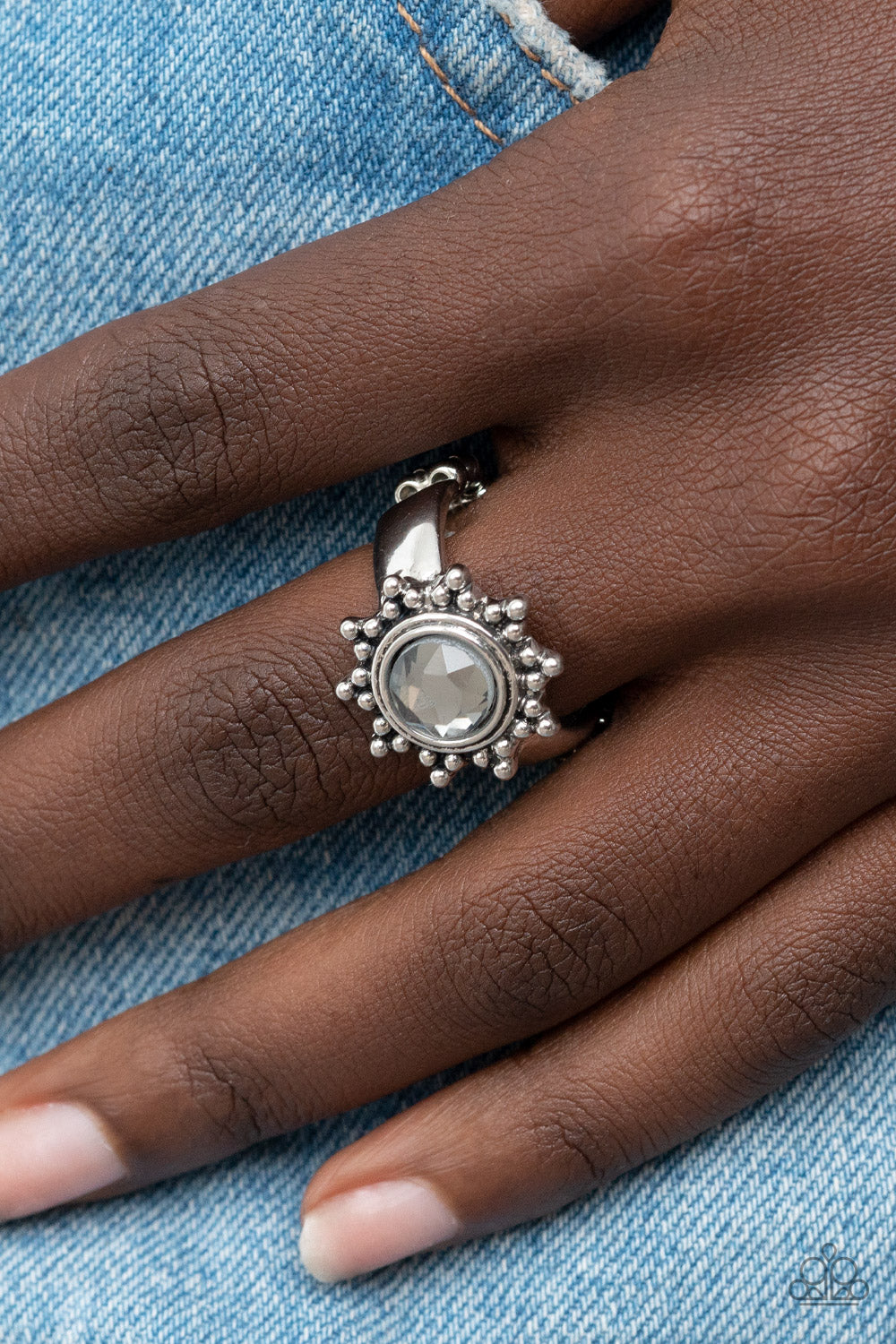 Paparazzi Expect Sunshine and REIGN - Silver Ring