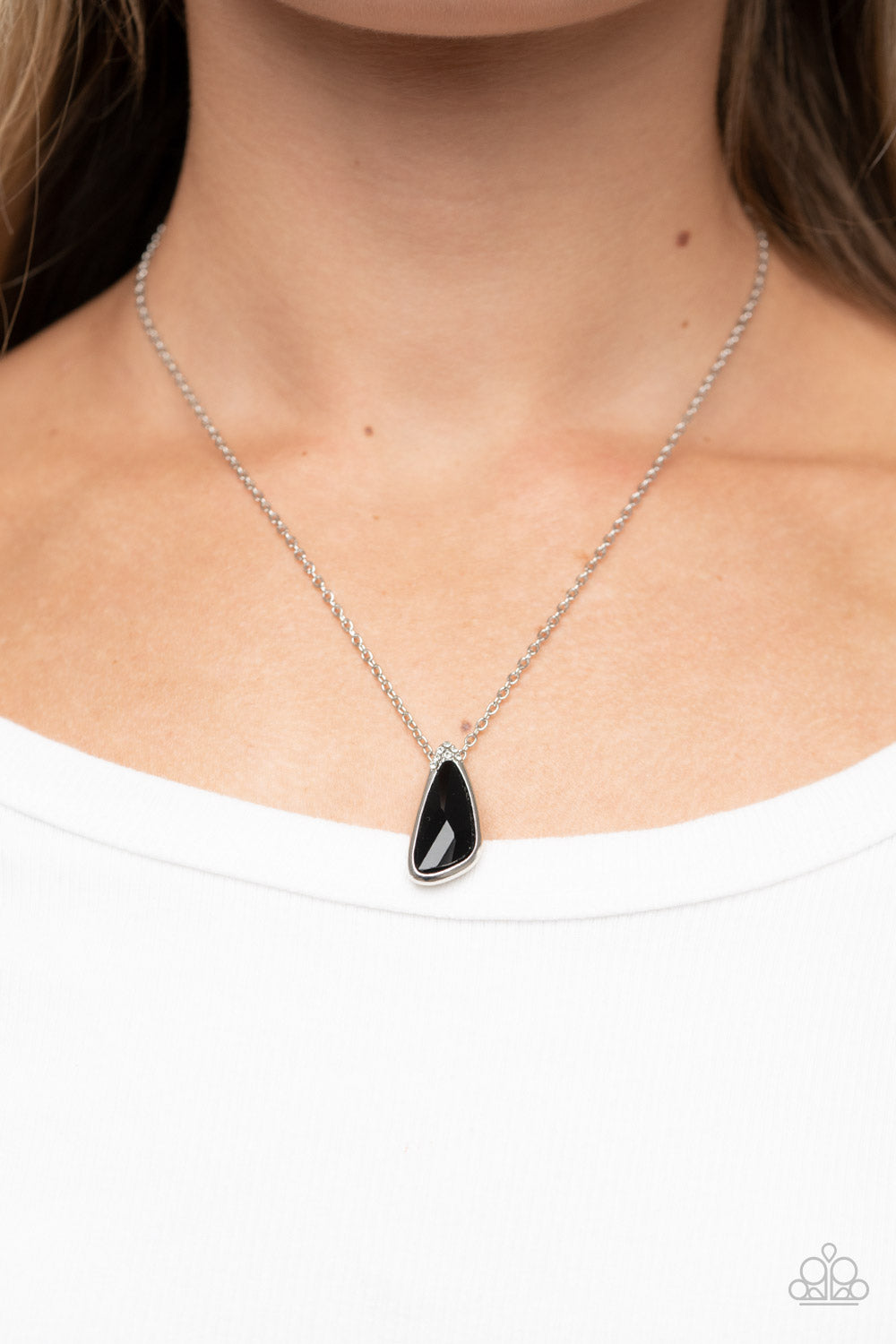 Soho socialite deals black necklace