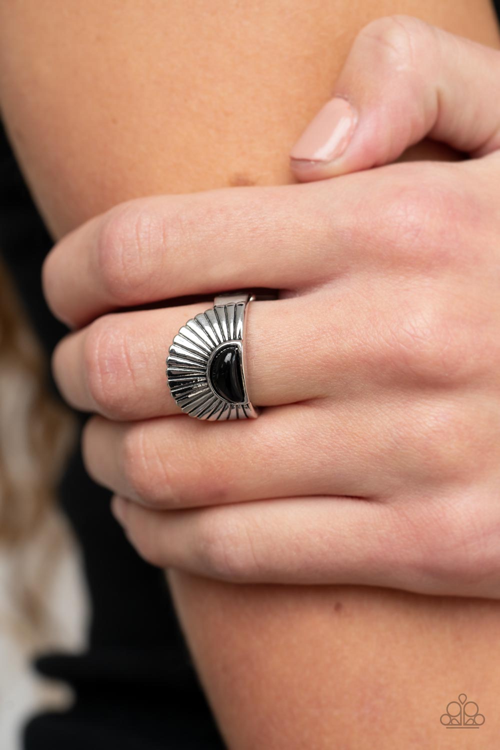 Paparazzi Fabulously FAN-tabulous - Black Ring