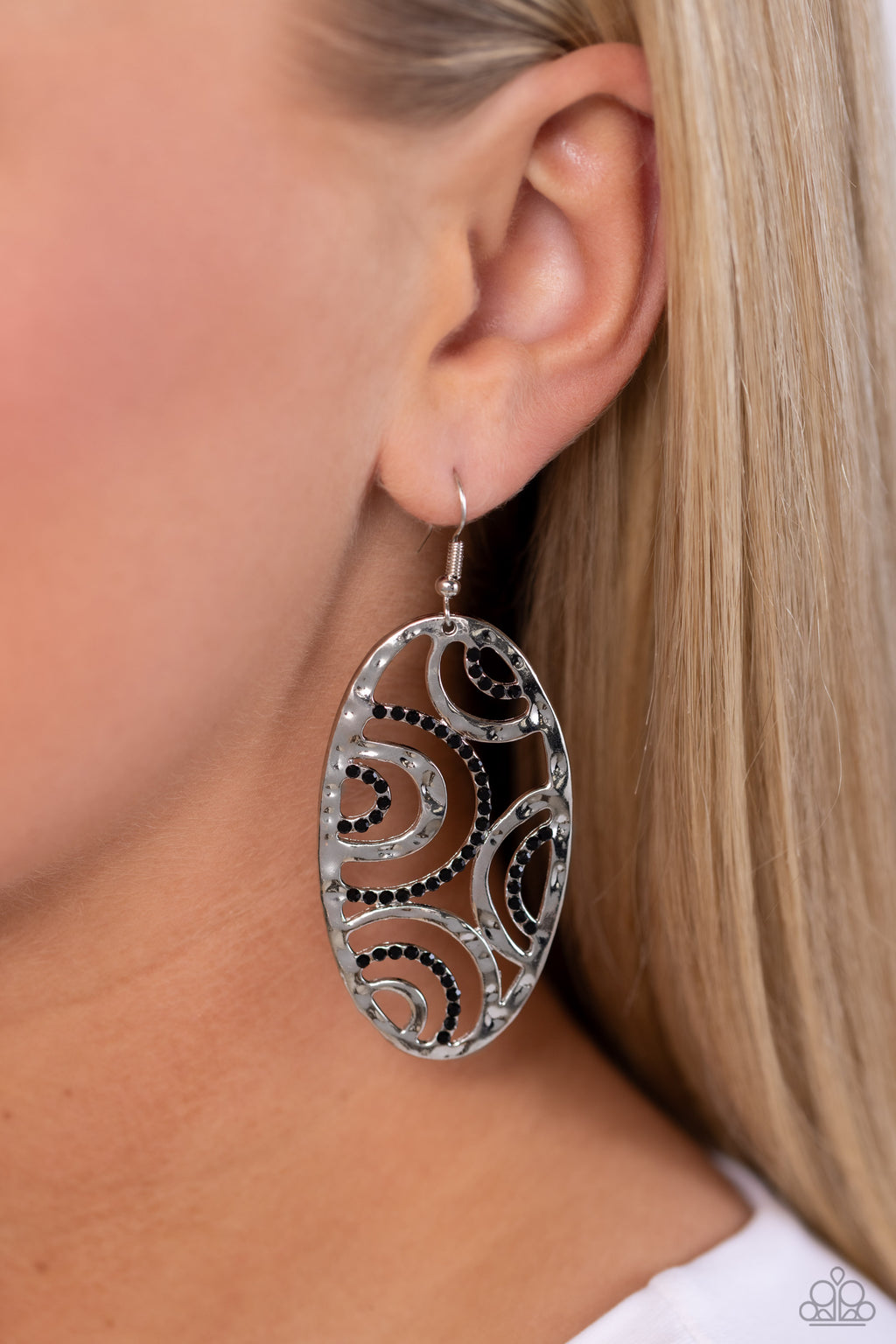 Paparazzi Seize the DAZE - Black Earrings