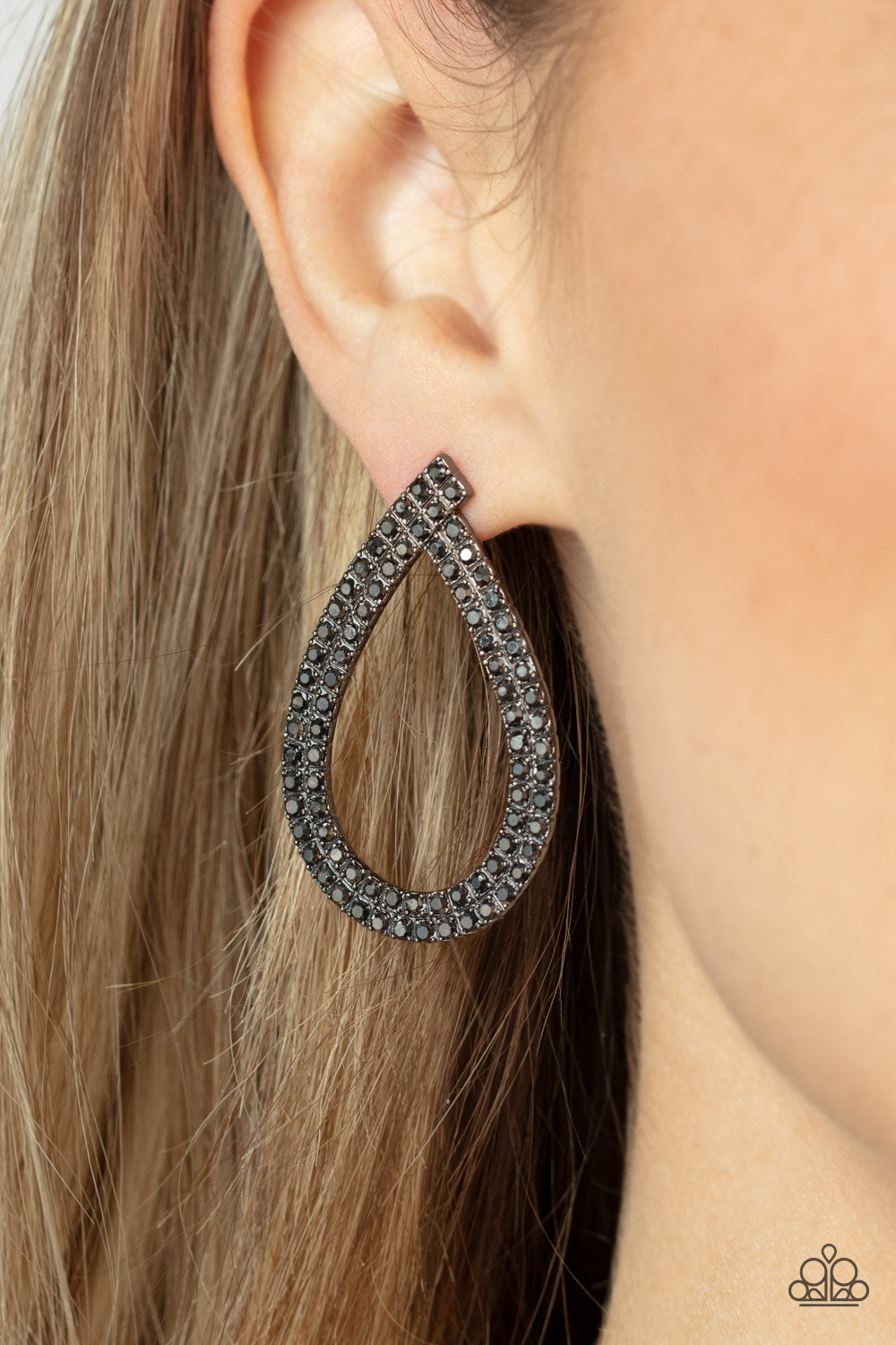 Paparazzi Diva Dust - Black Earrings