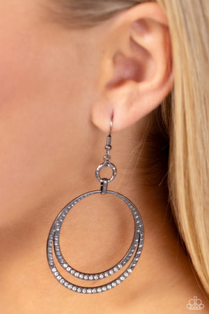 Paparazzi Spin Your HEELS - Black Earrings