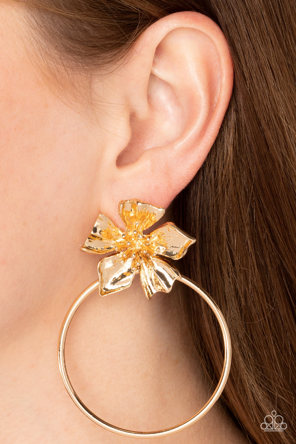 Featuring lifelike textures, a shimmery gold buttercup blooms atop an oversized gold hoop