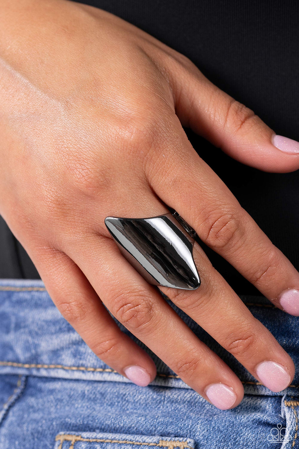 Paparazzi Pointed Palm Desert - Black Ring