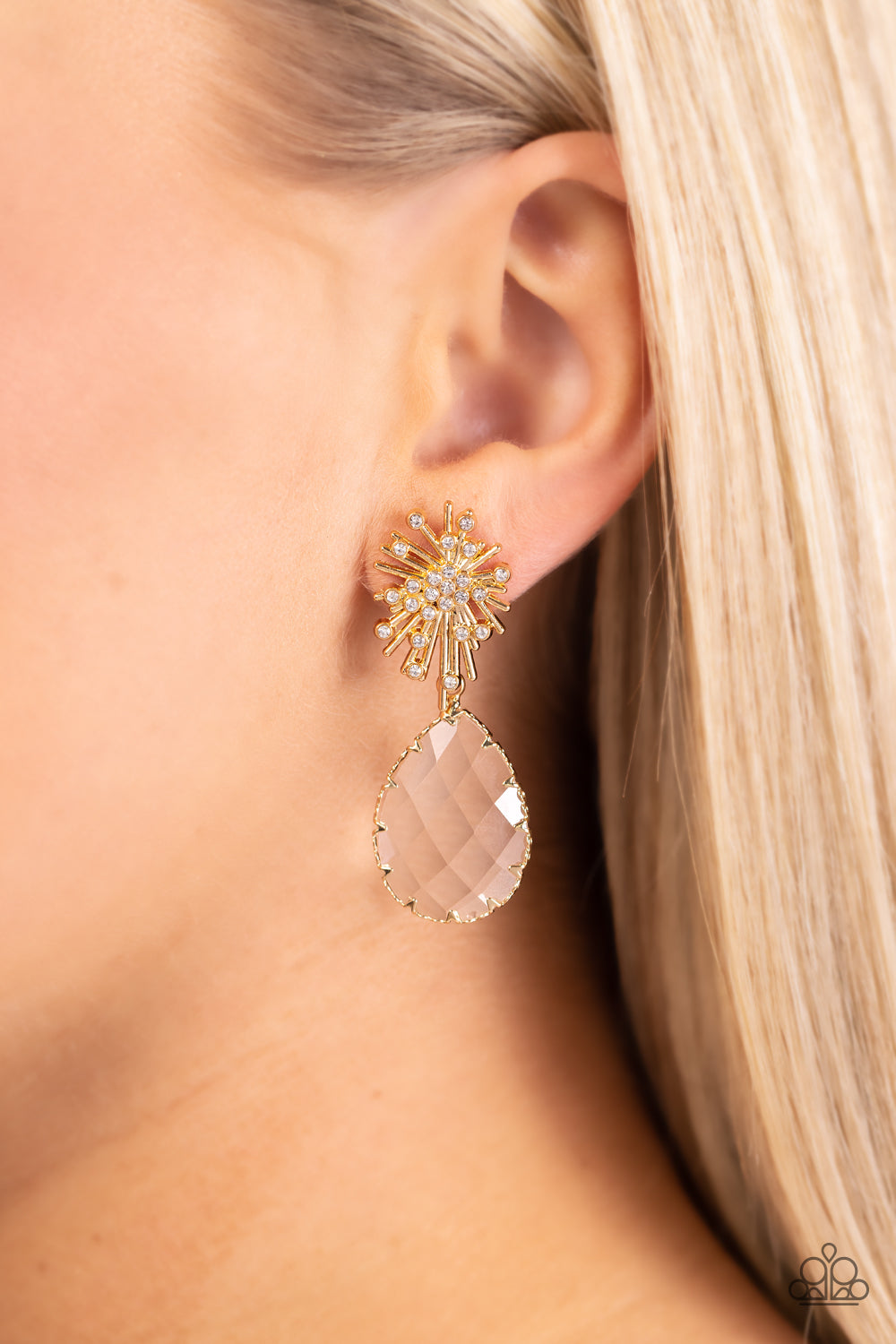 Paparazzi Stellar Shooting Star - Gold Earrings