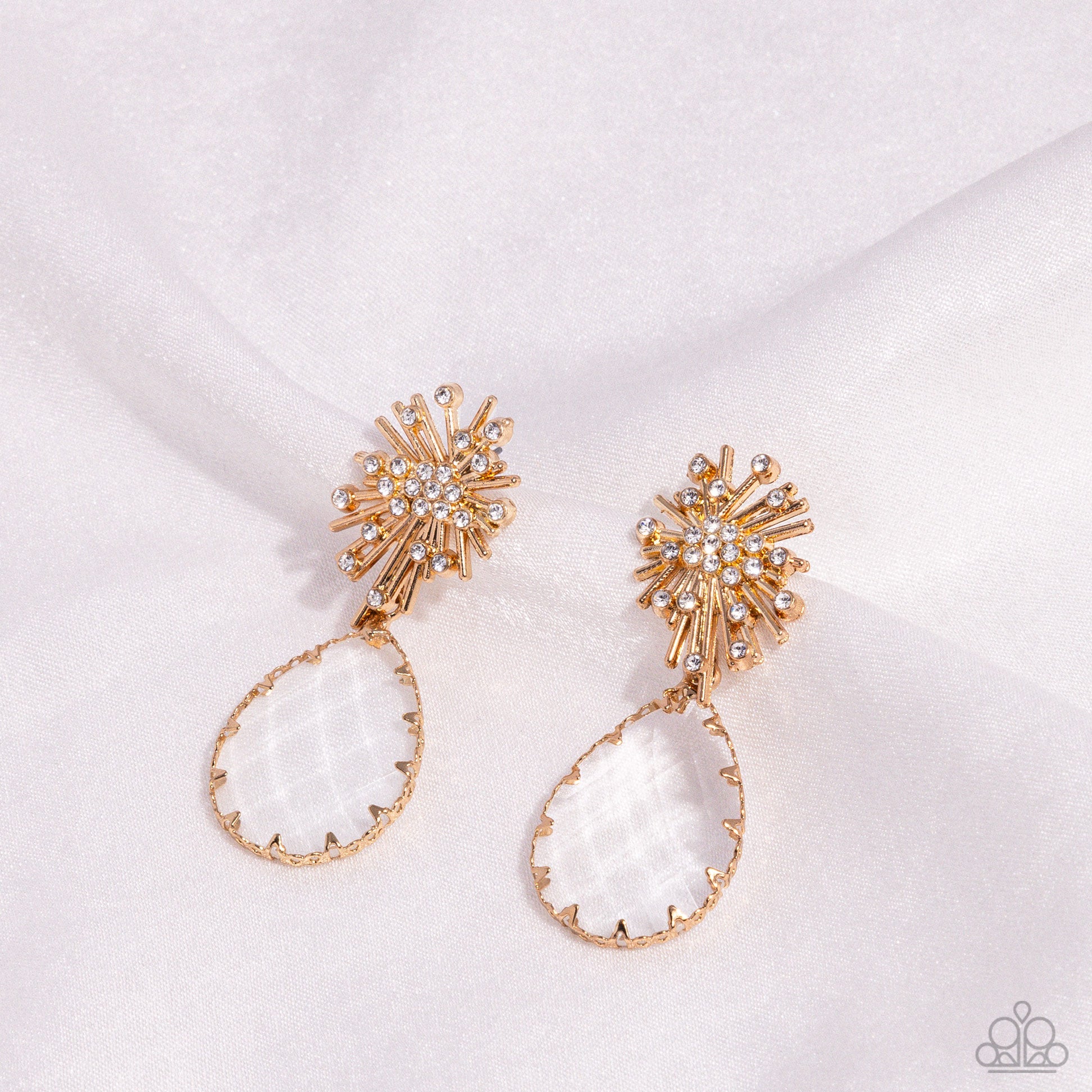 Paparazzi Stellar Shooting Star - Gold Earrings