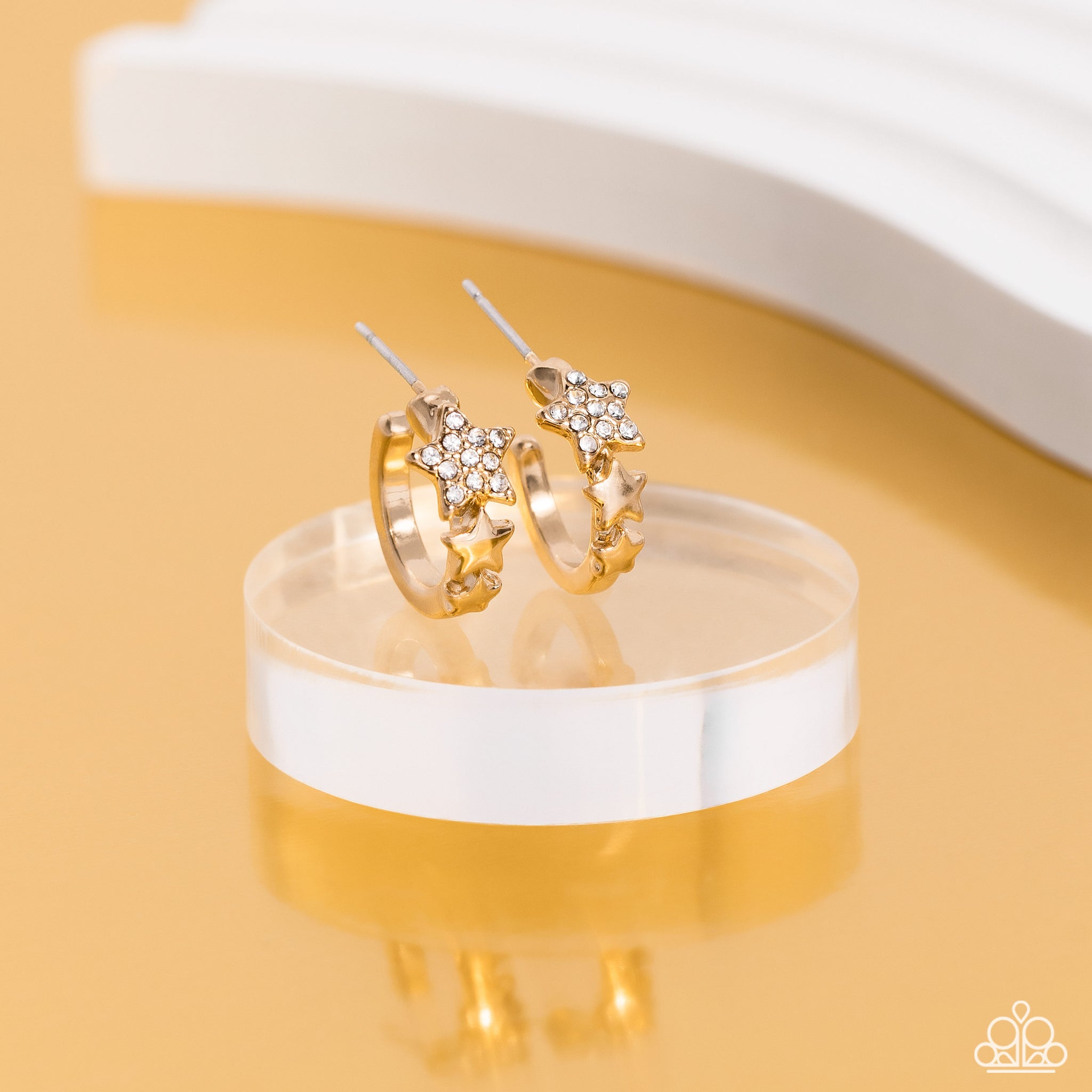 Paparazzi Starfish Showpiece - Gold Earrings