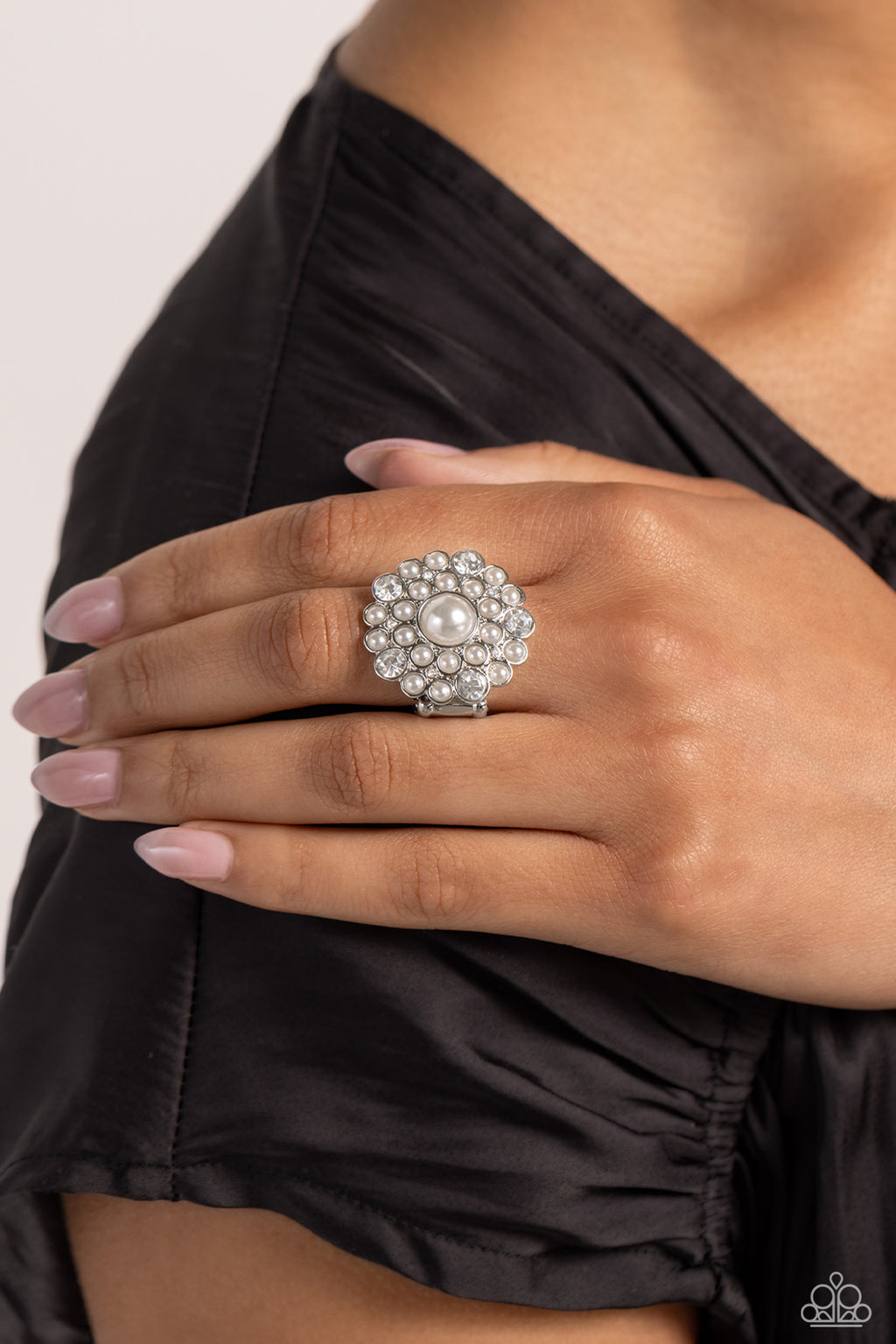 Paparazzi Gatsby Gait - White Ring