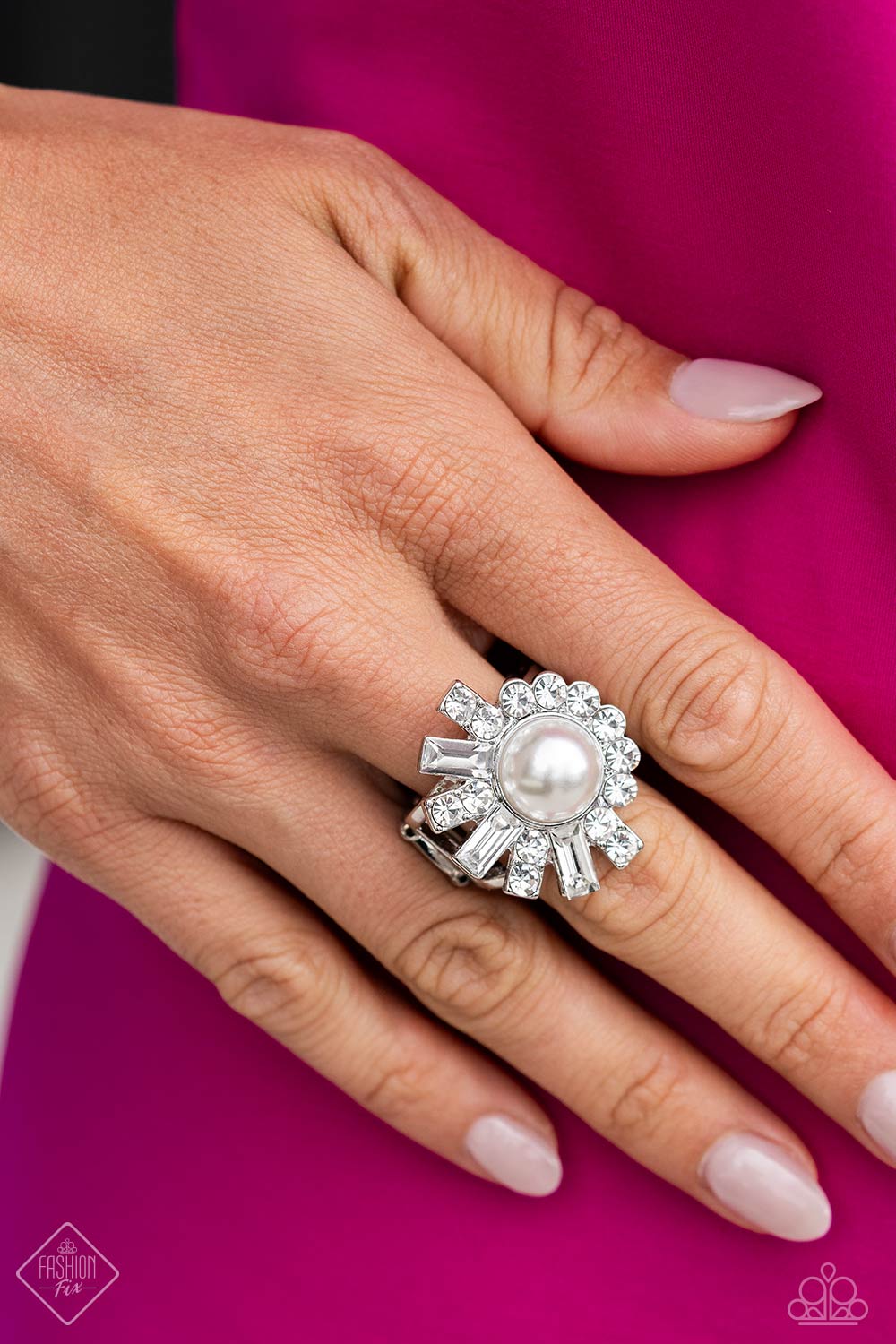 Paparazzi Gatsby Getaway - White Ring
