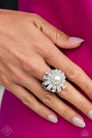 Paparazzi Gatsby Getaway - White Ring