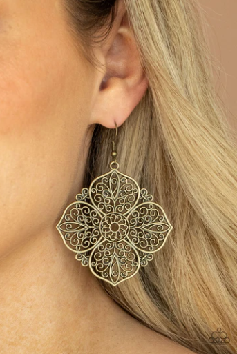 Paparazzi Dubai Detour - Brass Earrings